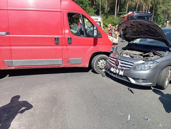 ​Jedna osoba w szpitalu po wypadku w Krzyżowcu niedaleko Leszna