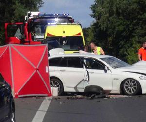 Poważny wypadek pod Legionowem. Zderzenie czterech aut w Nieporęcie. Pięć osób poszkodowanych, jedna zginęła na miejscu