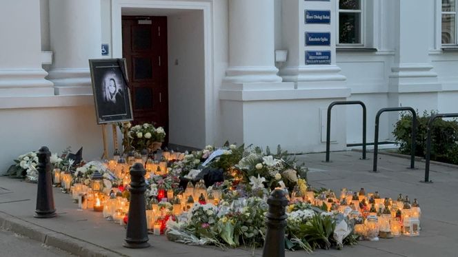 Społeczność UW pożegnała zaatakowaną pracowniczkę (8.05.2025)