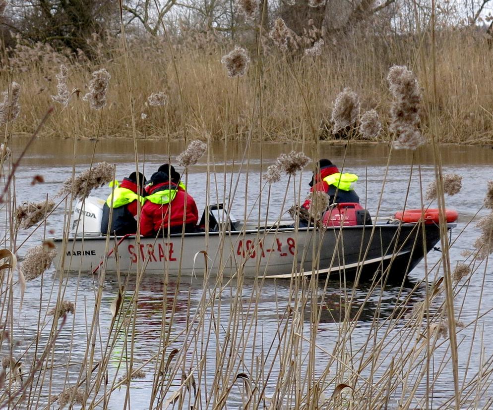 Akcja ratunkowa na rzece Poprad. Strażakom nie udało się wyłowić ciała dryfującego na powierzchni wody