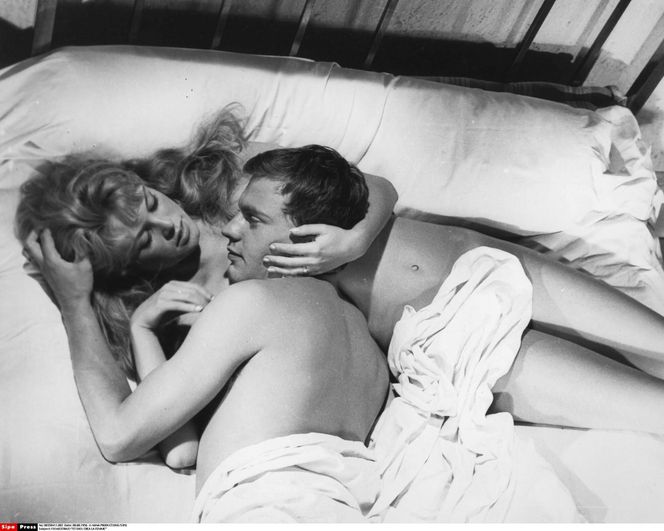 Kadr z filmu "I Bóg stworzył kobietę", Brigitte Bardot i  Jean-Louis Trintignant