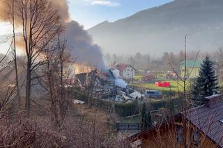 Tragedia w Ustroniu! Wybuch gazu rozsadził dom jednorodzinny. Jedna osoba wyciągnięta spod gruzów