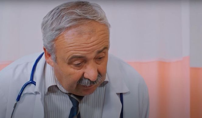 Sila wpada pod samochód.
