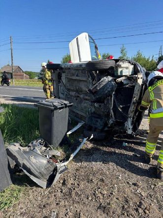 Wypadek na DK 42 w Parszowie. 23-letni kierowca w szpitalu