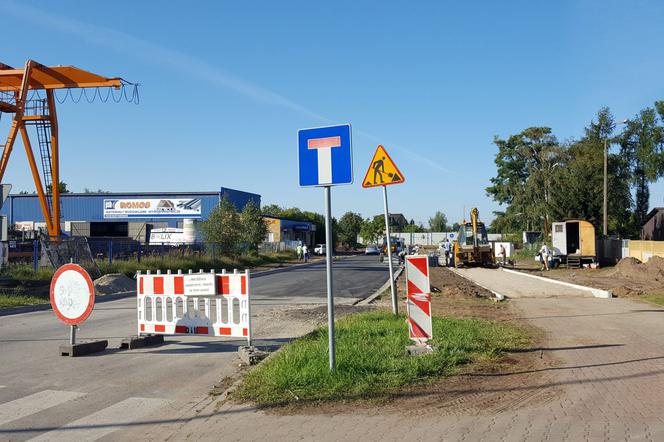 Do tunelu pod torami koło Okrężnej po twardym