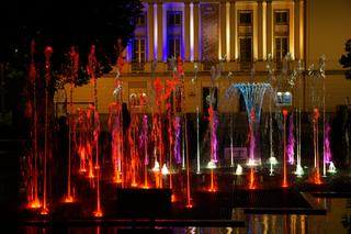 Bydgoska fontanna wciąż zachwyca swoim tańcem. Wyjątkowy pokaz przy Filharmonii Pomorskiej