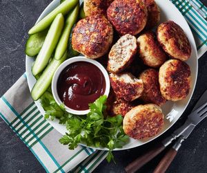 Jeden składnik, a kotlety mielone zmieniają się w dzieło sztuki kulinarnej. Sprawdź ten trik i zachwyć wszystkich przy stole