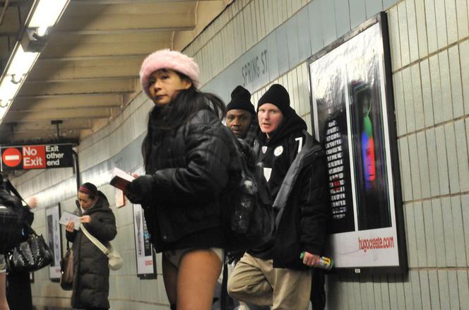 W USA jeździli metrem bez spodni!