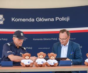 Pluszowe misie przekazane policji przez Rzecznika Praw Dziecka