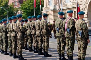 Młodzi ludzie muszą stawić się przed komisją. Kogo dotyczy kwalifikacja wojskowa? Gdzie trzeba się zgłaszać?