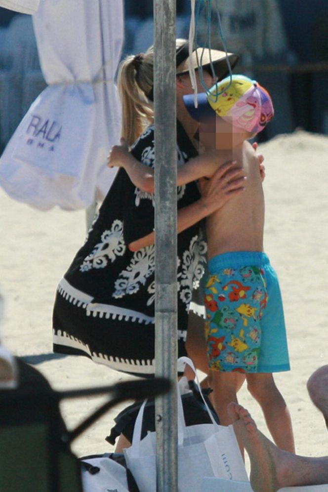 Marlena Muranowicz, wkrótce była żona Mroczka w bikini na plaży.