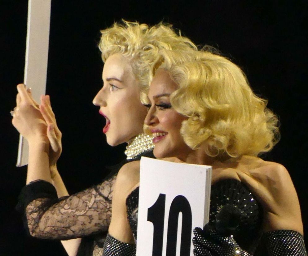 Madonna i Julia Garner