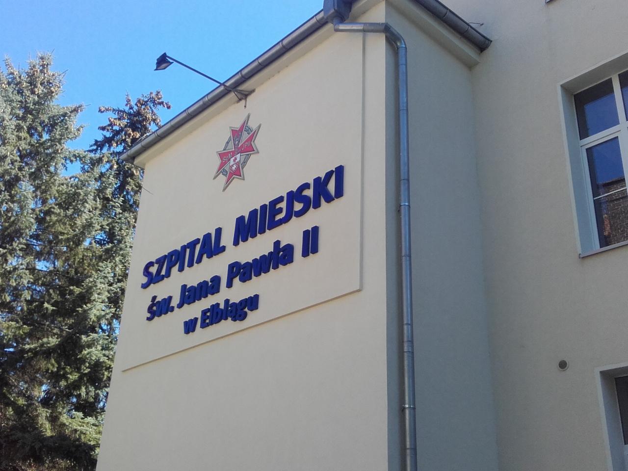 Znęcali się nad dwulatką. Elbląska policja zatrzymała dwie osoby