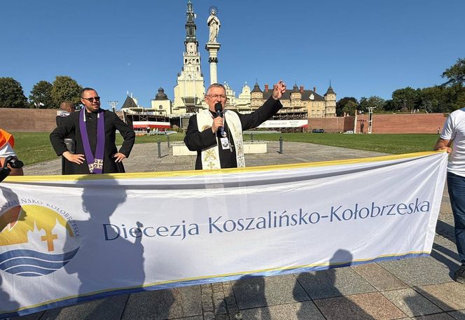 Pielgrzymów na Jasnej Górze powitał bp Krzysztof Zadarko