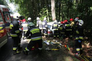 Koszmarny wypadek w powiecie kołobrzeskim. Nie żyje jedna osoba, troje dzieci w szpitalu