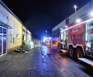 Pożar w Olsztynie. Akcja 40 strażaków w magazynie przy ul. Metalowej.