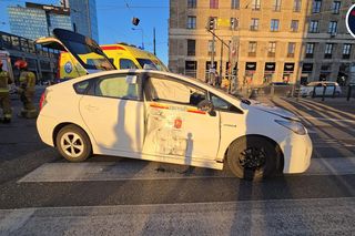  Wypadek na placu Starynkiewicza. Kierowca przewozu osób staranował motocyklistę 