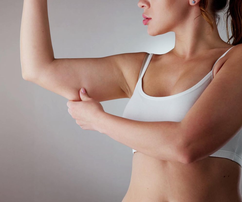 W trzy minuty dziennie pozbędziesz się pelikanów. Prosty sposób na jędrne ramiona