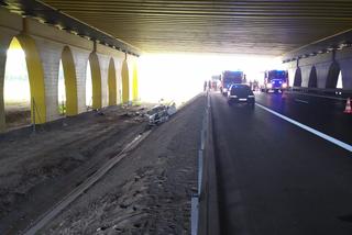 Dramat pod Tarnowem. 43-latek dachował w rowie melioracyjnym