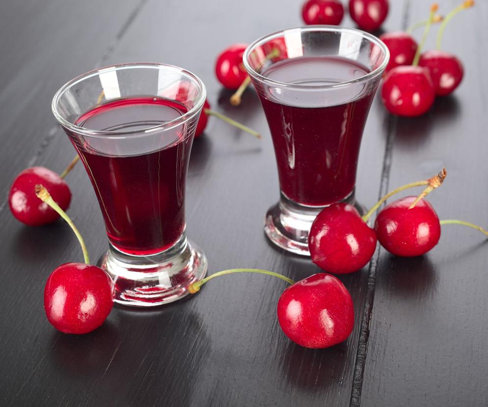 Nalewka wiśniowa na spirytusie i miodzie