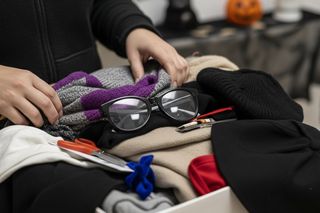 „Podziel się ubraniem” wraca na Uniwersytet Przyrodniczy. Zimowy free shop ponownie w Collegium Maximum