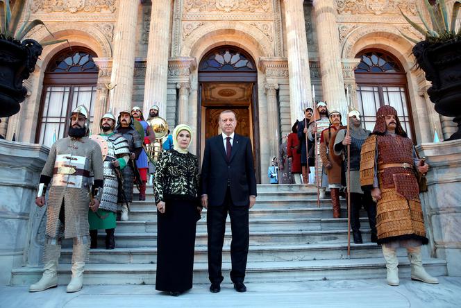 Prezydent Turcji mieszka w złotych pałacach! Recep Erdogan żyje jak sułtan