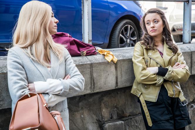 Papiery na szczęście, odcinek 8, Marta (Adriana Kalska), Marysia (Julia Latosińska)