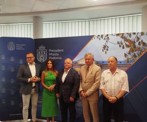 Jest porozumienie miasta i związków zawodowych w sprawie pensji pracowników obłsugi i administracji szkół 