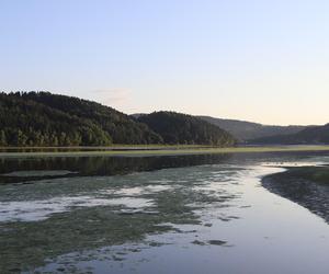 To jedno z topowych jezior w Małopolsce. Latem jest oblegane przez urlopowiczów