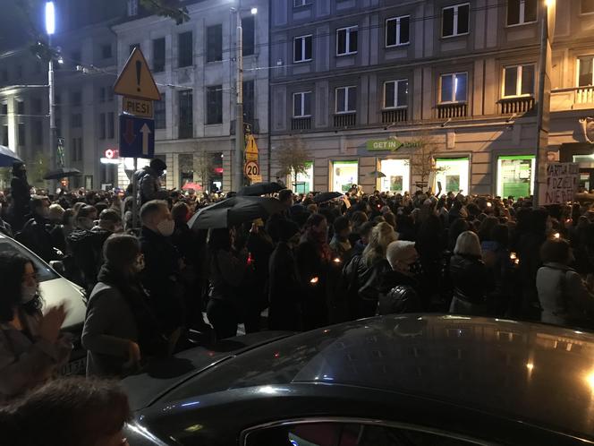 Protest kobiet w Katowicach. Tłumy strajkują przeciwko zakazowi aborcji