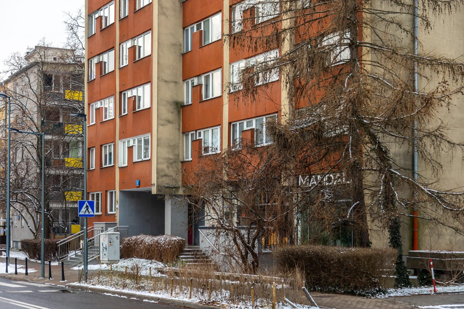 "Dom samotnych" na Etiudy Rewolucyjnej 9 w Warszawie