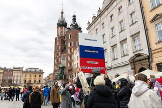 Protesty na Rynku Głównym w Krakowie