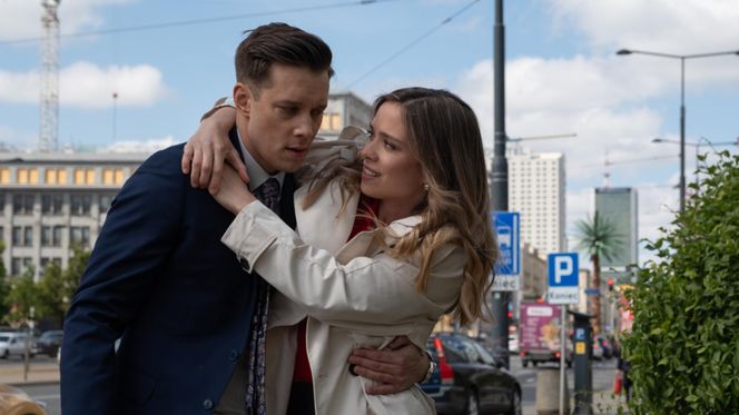 Na Wspólnej odc. 4063. Darek Żbik (Michał Mikołajczak), prawniczka Kalina (Katarzyna Gałązka)