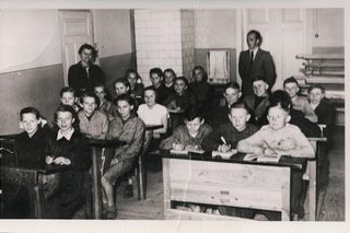 Byliśmy jak dzieci z Bullerbyn- opowiadaja nam absolwenci szkoły w Wielkiej Wsi. Jubileusz 120-lecia