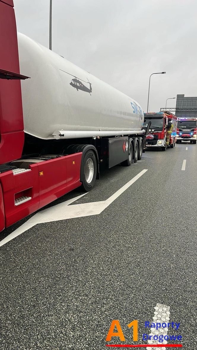 Pożar ciężarówki przewożącej paliwo lotnicze na autostradzie A1