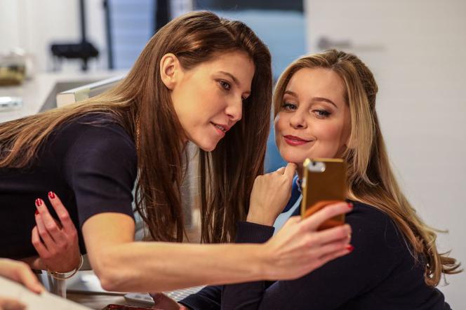 Zakochani po uszy, odc. 1. Sylwia (Kamila Kamińska), Paula (Justyna Ducka)