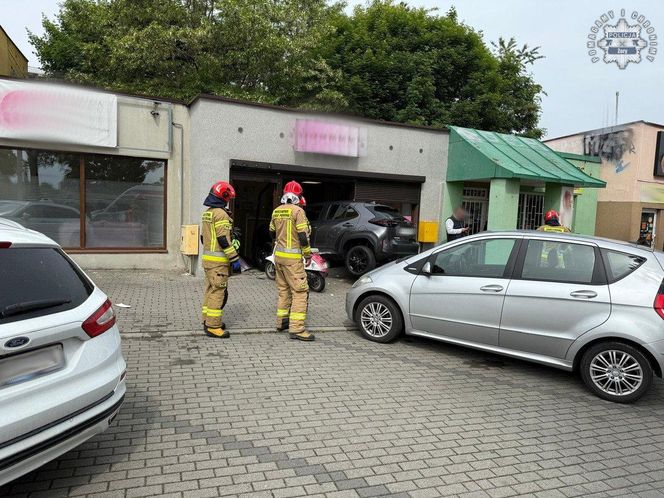 Żory: 73-latek wjechał autem w salon beauty