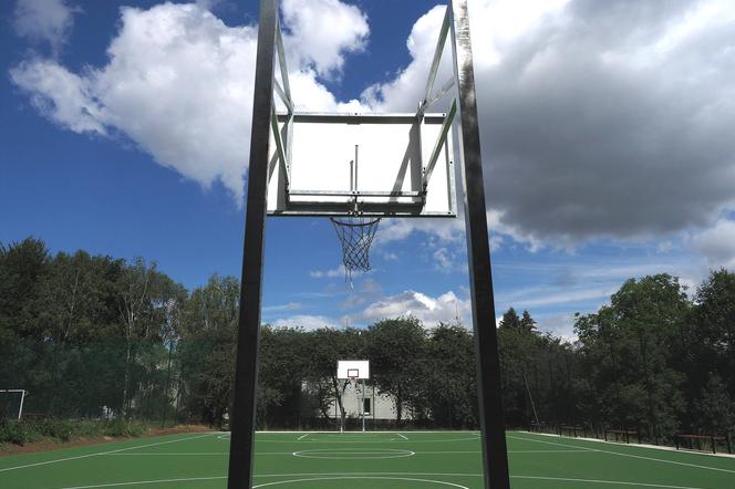Nowe boisko dla miłośników koszykówki na Węglinie [GALERIA]