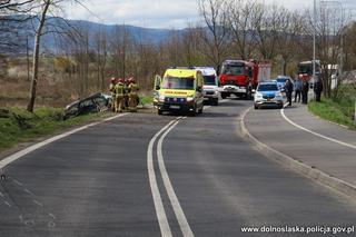 17-latek był zakleszczony w mercedesie. Liczyła się każda sekunda