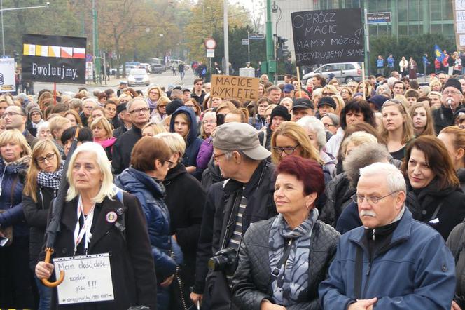 Czarny i biały protest w Poznaniu