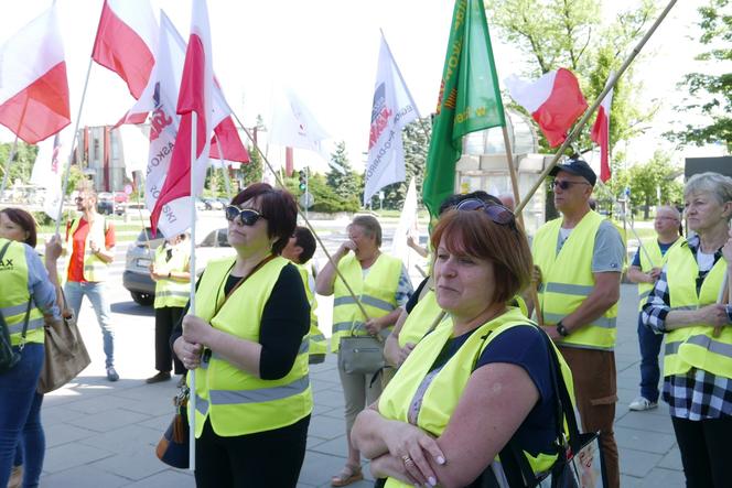 Protest pracowników największej fermy bydła mlecznego na Śląsku