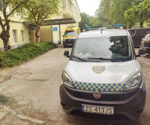 Atak na ratowników medycznych i strażników miejskich
