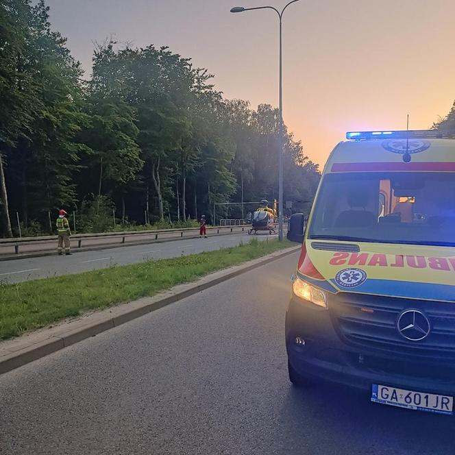 W Gdyni autobus miejski zderzył się z autem. Trzy osoby poszkodowane