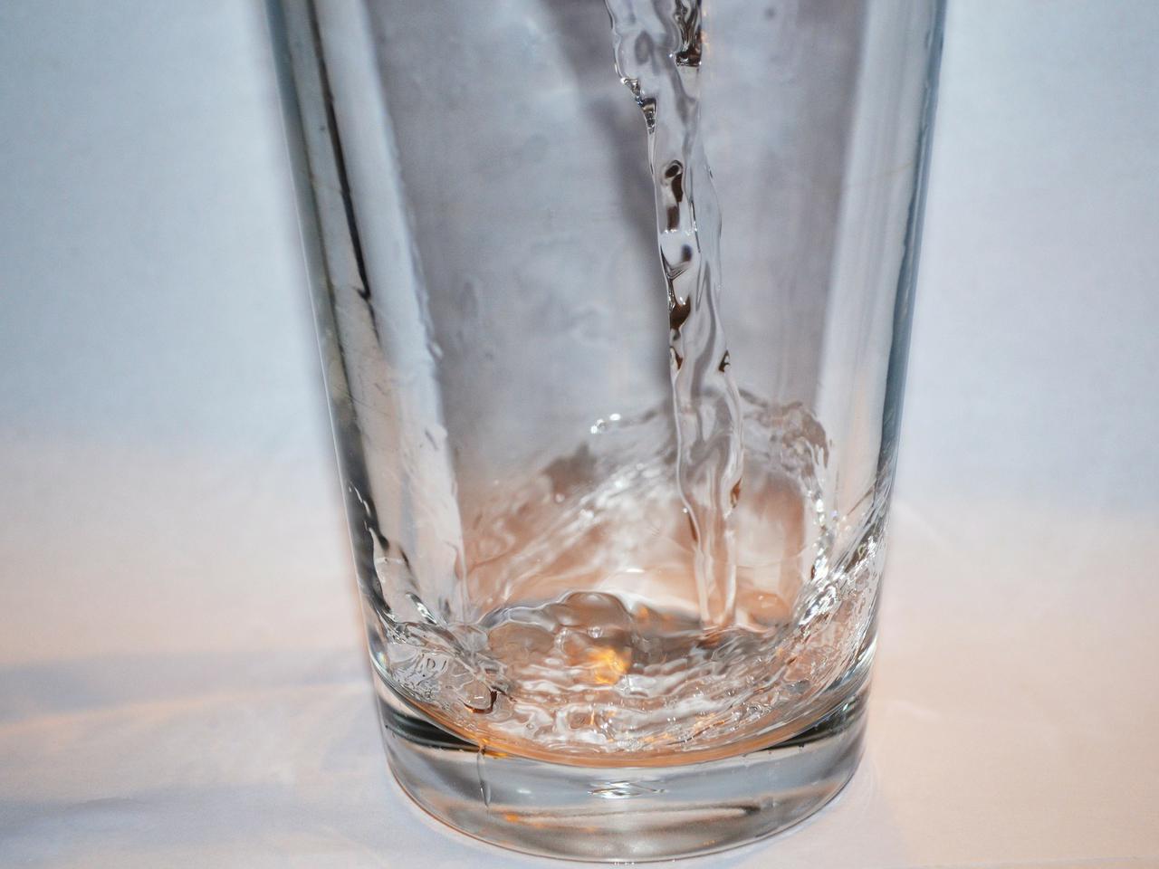 Zatrucie Warty: Poznaniacy boją się pić wodę z kranu [AUDIO, WIDEO]. Sprawdziliśmy, czy jest bezpieczna