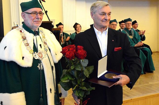 Profesor Konrad Kucza-Kuczyński wyróżniony Medalem Politechniki Warszawskiej