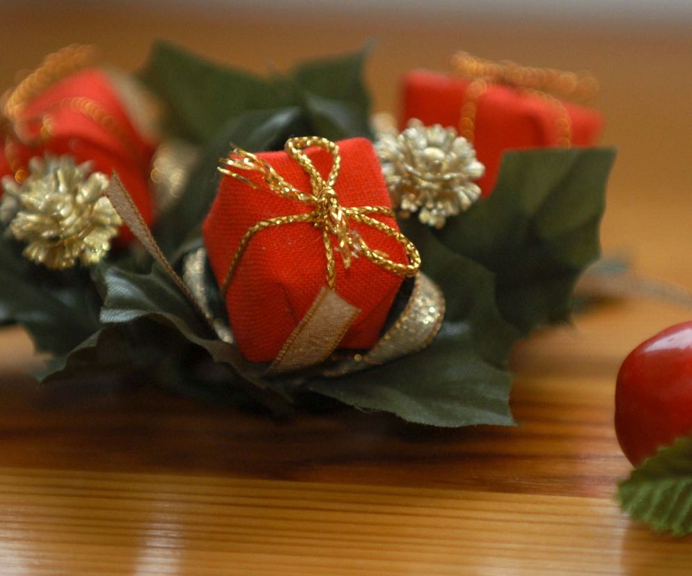 święta, gwiazdka, Boże Narodzenie, choinka, ozdoby choinkowe, stroik świąteczny