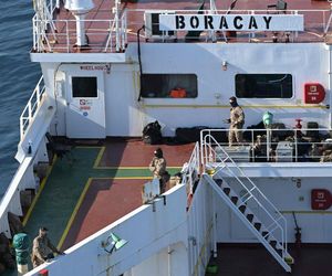 Francuscy żołnierze przejęli rosyjski tankowiec z „floty cieni” u wybrzeży Saint-Nazaire