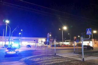 Pabianice. Makabryczny wypadek na przejściu. Po 69-latku została tylko kałuża krwi [ZDJĘCIA].