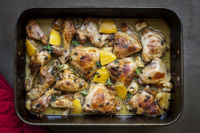 Kurczak duszony w cytrynowym sosie: łatwy przepis na rodzinny obiad