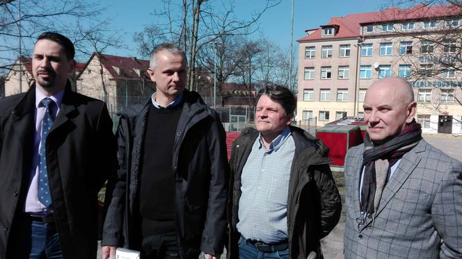 Radni apelują w sprawie naboru do szkół